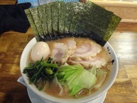 「全のせらーめん（1,050円）麺硬め」@横浜家系 麺屋はやぶさの写真