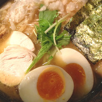 「濃厚鶏骨醤油そば」@濃厚鶏そば 麺屋武一 新橋本店の写真