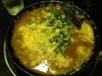 「とんこつ味玉ラーメン（麺固め、コッテリ、ネギ多め）」@無鉄砲 東京中野店の写真