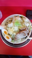 「チャーシュー麺+味玉(麺硬、油抜き、野菜増し)」@麺でる 田園調布本店の写真
