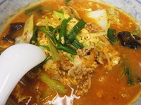 「ピリ辛ラーメン（ハーフ麺）500円+餃子」@ぎょうざの満洲 朝霞台南口店の写真