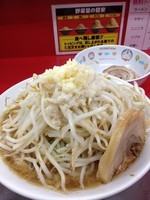 「ラーメン並+子豚　ニンニク・アブラ」@ジャンクガレッジ 熊谷店の写真