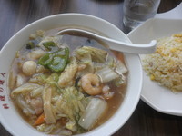 「五目ラーメン＋半炒飯（５７７円）」@中華料理 谷記 錦糸町南口店の写真