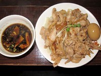 「肉盛りつけ麺780円＋肉増し250円＋無料の味玉」@魁 肉盛りつけ麺 六代目けいすけの写真