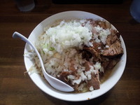 「ラーメン（豚・ぶた・タマネギ増し）６８０円」@ラーメンアキラの写真