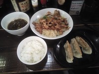 「肉盛りつけ麺（並）＋餃子セット（餃子３ケ＋半ライス）」@魁 肉盛りつけ麺 六代目けいすけの写真