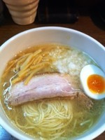 「塩ラーメン　大盛り」@めんやももの写真