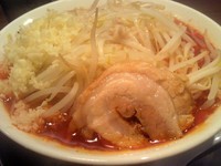 「激辛レッド（並）にんにく、あぶら　780円」@ジャンクガレッジ 東京ラーメンストリートの写真