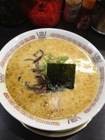 「豚骨醤油ラーメン500円、替え玉50円」@三十一代目 哲麺 与野駅前店の写真