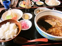 「ランチセット（生姜焼き／半ラーメン）830円」@そば路の写真