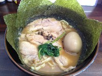 「囲らーめん・黒＋全部のせ（￥650＋￥200）」@自家製麺 囲 -KAKOI-の写真