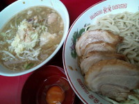 「小豚 つけ 生卵 ヤサイ アブラ ニンニク少し」@ラーメン二郎 湘南藤沢店の写真