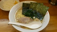 「ラーメン(中盛)650円+100円、半ライス150円」@じれっ亭 あざみ野店の写真