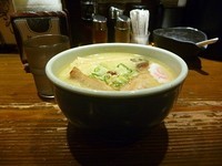 「らーめん　塩」@らーめん 山頭火 新宿南口店の写真