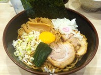 「汁なし油そば　（大盛、780円）」@麺場 風天の写真