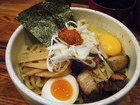 「生七味汁なし（辛く）+生卵」@らーめん 破顔の写真