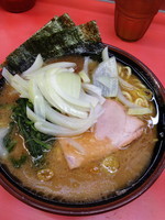 「ラーメン ￥630 ＋タマネギ￥60」@ラーメン杉田家の写真