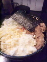 「冷やしカレーまぜそば大盛り＋チーズ×三枚」@狼煙 〜NOROSHI〜の写真