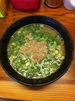 「らーめん４５０円、替玉１００円」@五号線沿いの元祖長浜ラーメンの写真
