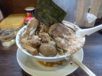 「メガ豚野郎ラーメン太麺＋焼き野菜＋ﾆﾝﾆｸｱﾌﾞﾗｶｴｼ化調ﾏｼ」@野郎ラーメン 神田本店の写真