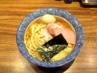 「アジ煮干しそば煮卵入り(アジ油)大盛り」@ラーメン燈郎の写真