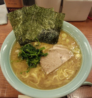 「ラーメン中盛（麺かため）」@横浜家系ラーメン やややの写真