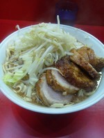 「小豚らーめん＋割れた半熟卵」@麺屋 桐龍の写真