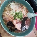 とんとろチャーシュー麺1100円。チャーマヨおにぎり250円