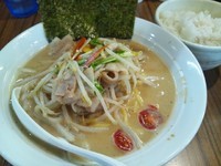 「【9月の限定】豆乳らーめん（並盛）700円＋半ライス100円」@中華そば 伝堂の写真