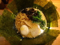 「とんこつ+ほうれん草・味玉・めんま・今日ものりのり!?」@熊祥の写真