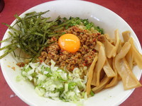 「辛・台湾まぜそば（大盛り）６３０円＋メンマ１００円」@らーめん大王の写真