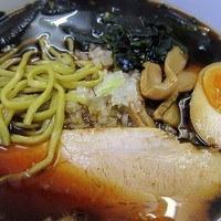 「黒ラーメン+煮玉子　440円」@THE Gyozaの写真