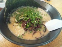 「豚骨らーめん まる」@茨城豚骨 とんこつ家 高菜の写真