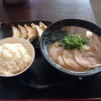 「ぎょうざ定食」@ラーメン与七 堅田店の写真