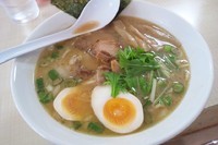 「味玉醤油豚骨」@麺家 晴の写真