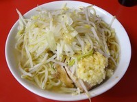 「小ラーメン（650円）ニンニク」@ラーメン二郎 千住大橋駅前店の写真