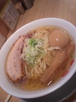 「らーめんmacro大盛り＋煮たまご 900円」@人類みな麺類の写真