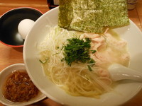 「鶏白湯海老油麺（オイル別）＋ゆで卵」@汁や きりんの写真