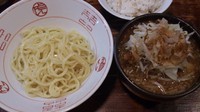 「つけ麺（小）_700円＋半麦シャリ_100円」@泪橋の写真
