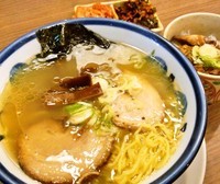 「海老油塩ラーメン＋ミニ煮豚めし(610円＋180円)」@宝介 釜石店の写真