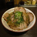 ちゃーしゅー麺黒　900円　平打麺+細麺替え玉無料