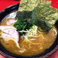 「ラーメン 中 硬め」@家系総本山 ラーメン吉村家の写真