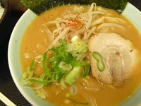 「味噌ラーメン＋海苔」@横浜家系ラーメン 港家の写真