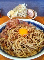 「大ラーメン（700円）+つけそば（150円）ヤサイアブラ」@豚星。の写真