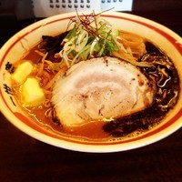 「とんこつみそfeat.黒マー油＆モヤシ・バター（麺硬め）」@一世風靡の写真