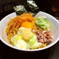 「【残暑見舞価格】汁なし麺（￥500）＋生卵（￥50）」@麺や 田なべの写真