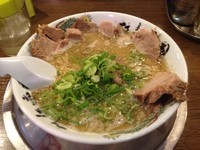 「昔とんこつ肉盛らーめん／\980」@拉麺帝国の写真