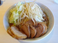「豚増しらーめん（880円）野菜多め」@らーめん 陸 尾山台店の写真