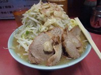 「豚入り（ヤサイマシマシ、ニンニク、アブラ）」@ラーメン二郎 歌舞伎町店の写真