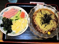 「黒酢しょうゆ冷し麺　490円」@日高屋 上野広小路店の写真